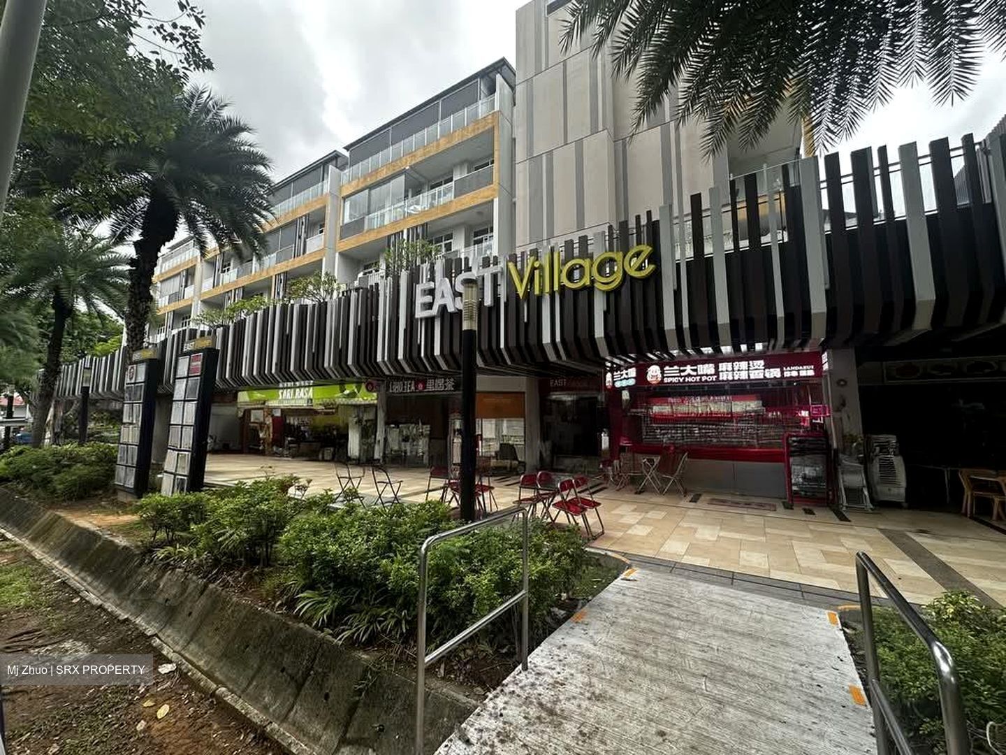 East Village (D16), Retail #585994131
